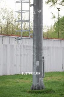 Памятник в виде граненого столба