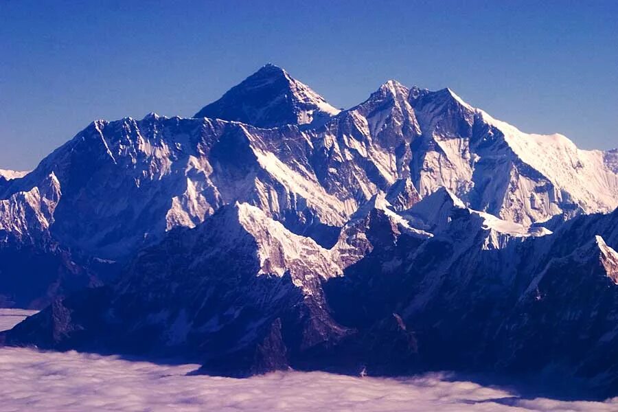 6 великих гор. Горы Гималаи гора Канченджанга. Канченджанга Гималаи Непал. Канченджанга Гималаи 8586 метров. Горный массив Канченджанга.