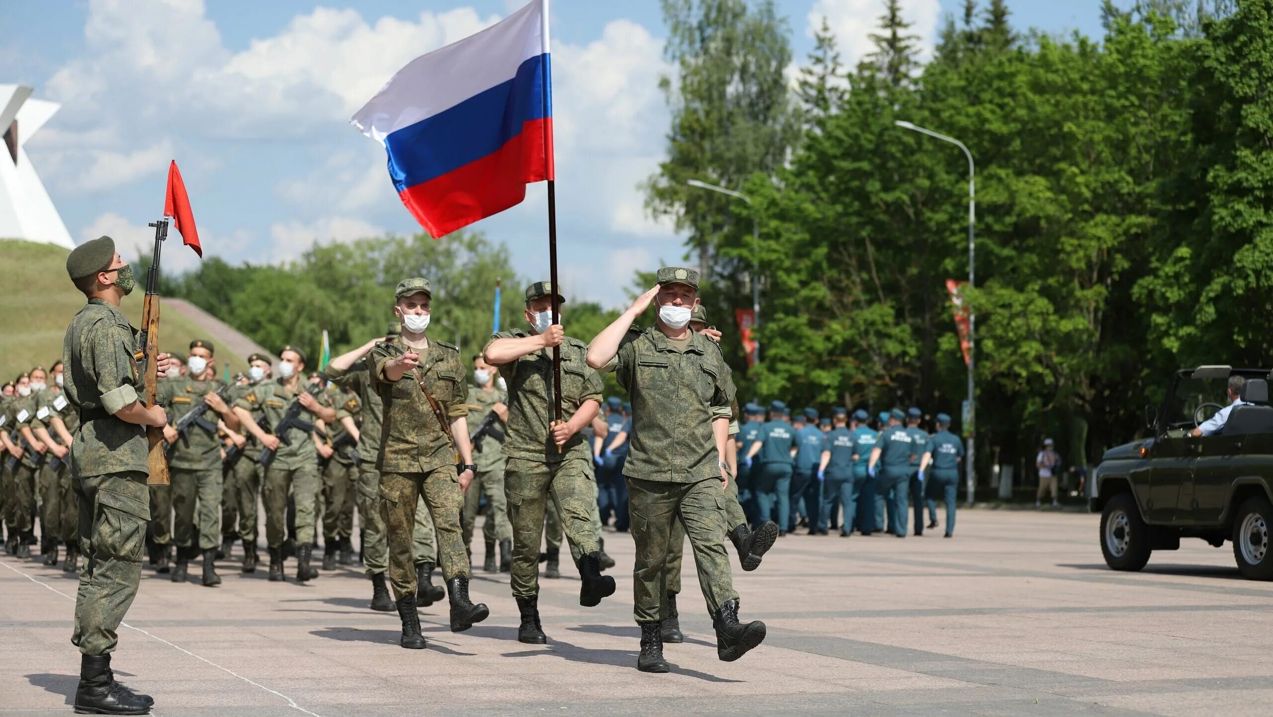 Брянские военные новости сегодня. Парад в Брянске. Брянск военные. Военный парад в Брянске. Парад в Брянск 2018.