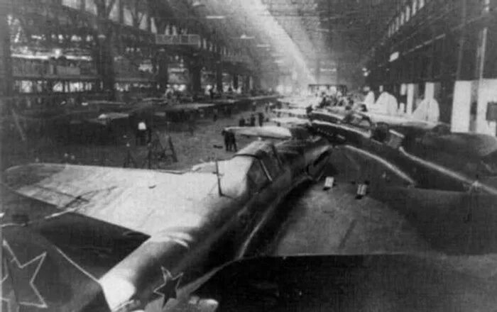 Авиационный завод 18. Воронежский завод авиационный ил-2 1942. Авиационный завод 18 куйбышев 1941. Авиационный завод самара 1941 г. Ил-2 куйбышев.