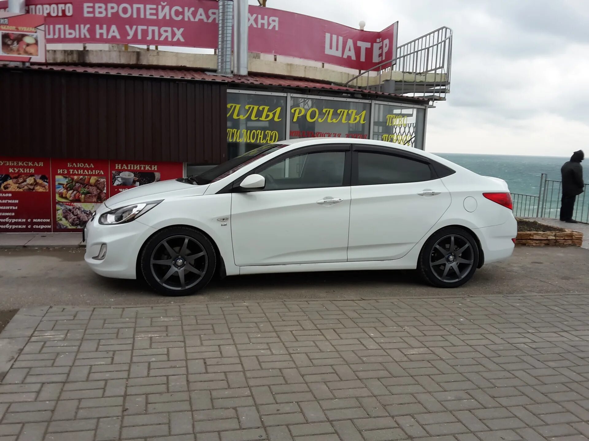 Hyundai solaris колеса r17. Hyundai solaris 17. Hyundai solaris r17. Солярис на 17 дисках. Солярис на 17 дисках.