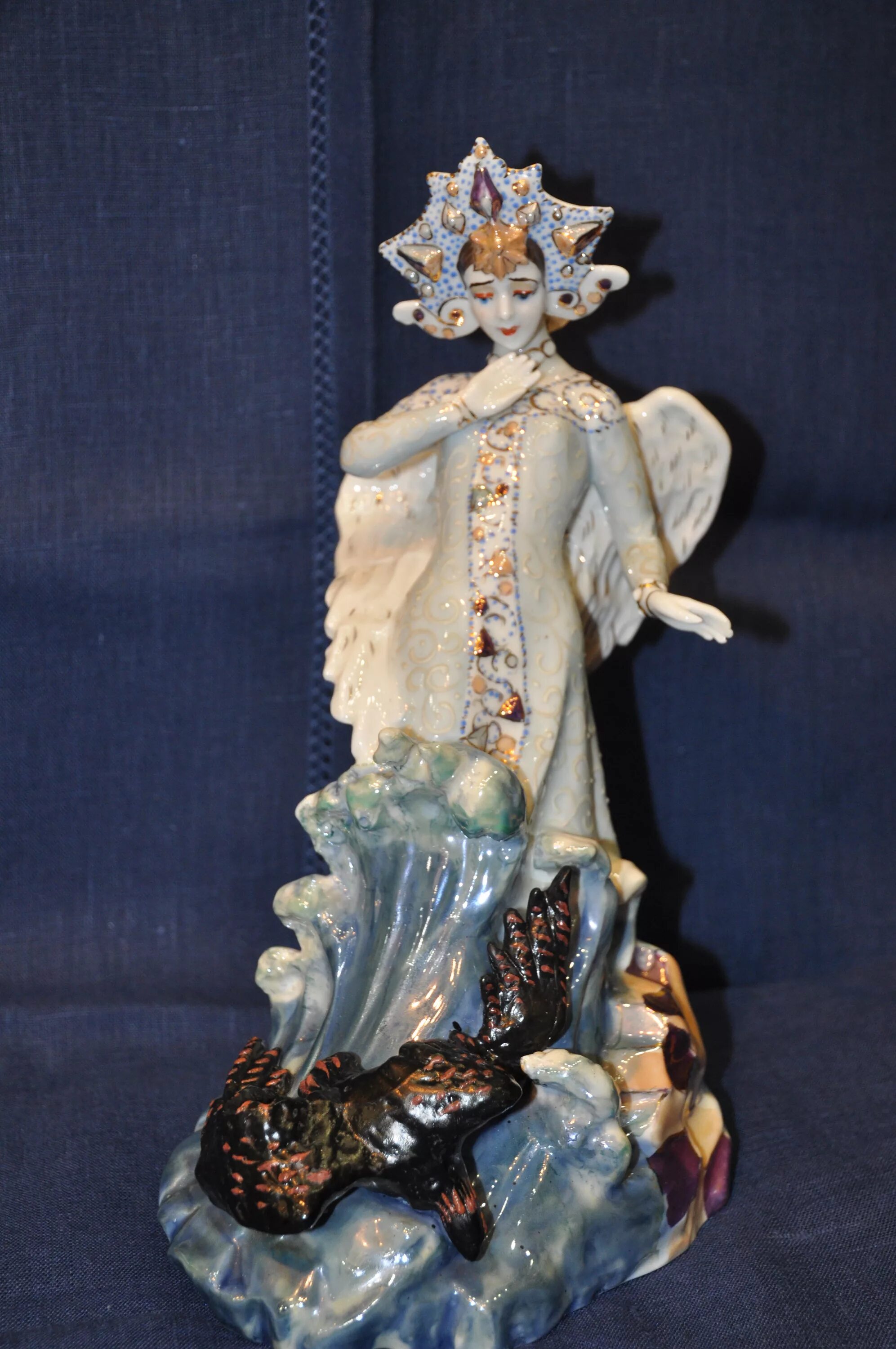 Царевна лебедь лфз фарфор. Статуэтка царевна лебедь дулево. Статуэтка лебедь дулево. Дулёвский фарфор кожин павел. Дулевский фарфор царевна лебедь.