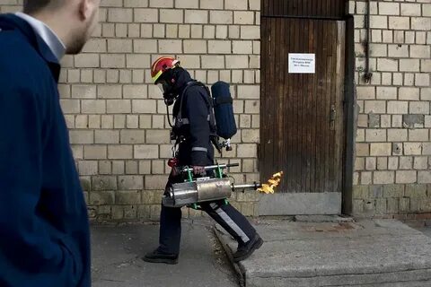 Пословица заставь дурака богу молиться
