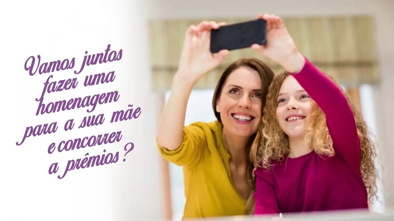 Утро работающей мамы. Видео на телефон мамаши. Мама с телефоном и ребенком. Women taking pictures with phone. Мама с телефоном в руках.