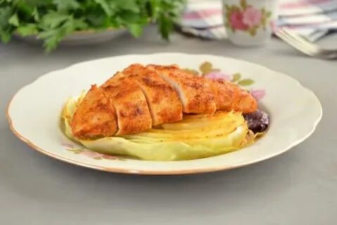 Стейк из капусты с курицей