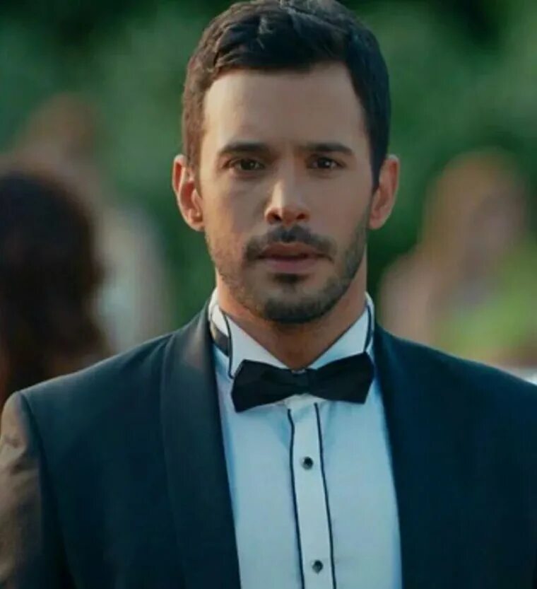 Барыш аргуч. Омер ипликчи. Барыш ардуч актер. Барыш ардуч kuzgun. Барыш ардуч с братьями.