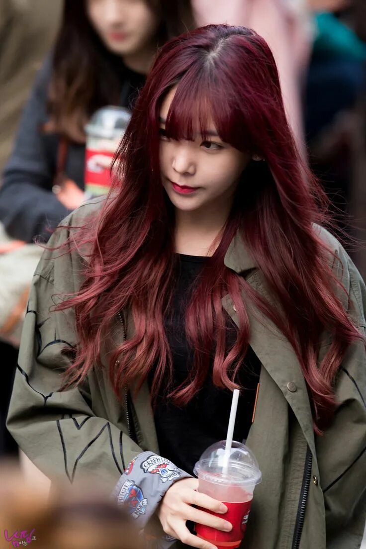 Joy red velvet. Red velvet айрин с черным хвостом. Kpop red hair. Red hair dorikore. Red hair dorikore.