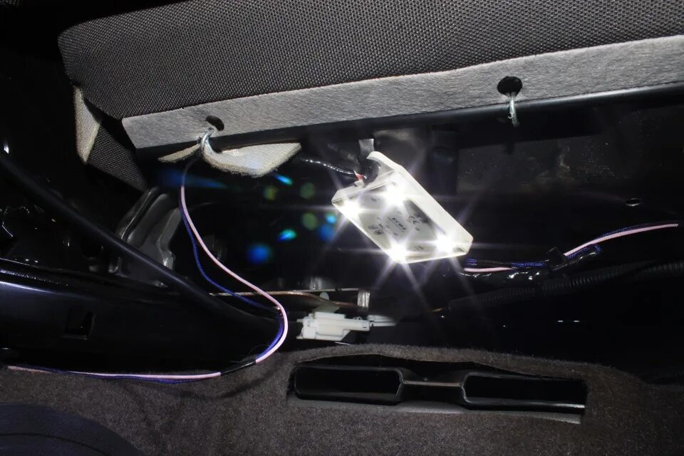 Альмера g15 подсветка. Подсветка в ноги ниссан альмера g15. штатный плафон подсветки дверей соната 2017. volvo s60 подсветка ног.