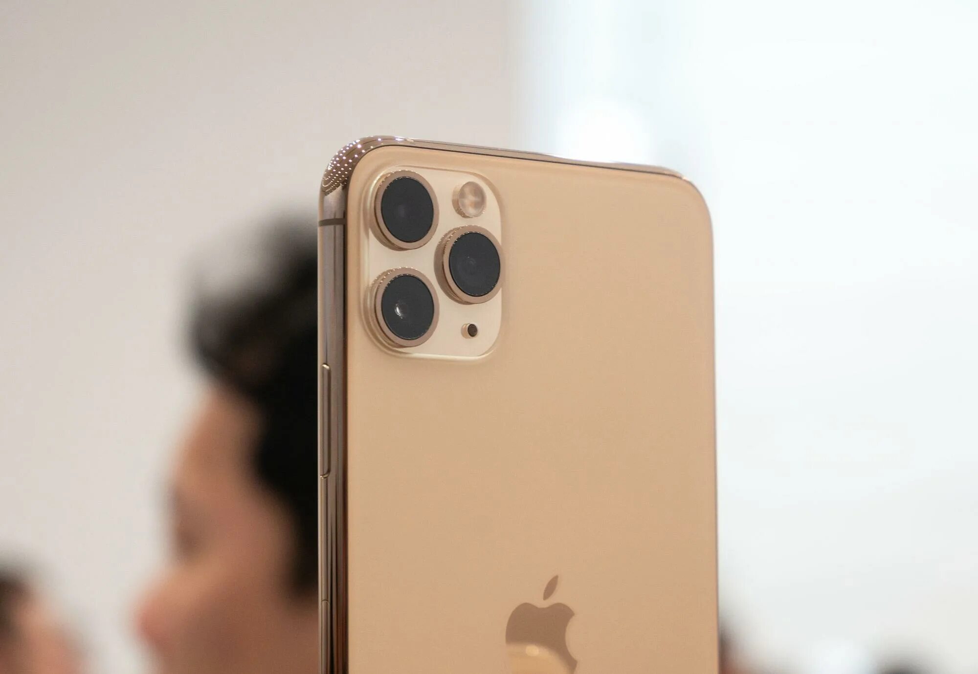 Айфон 11 про макс батарея. Iphone 11 Pro Max. Iphone 11 Pro Max 512gb Gold. Iphone 11 Pro Max 256gb Gold. Apple iphone 11 Pro Max золотой.