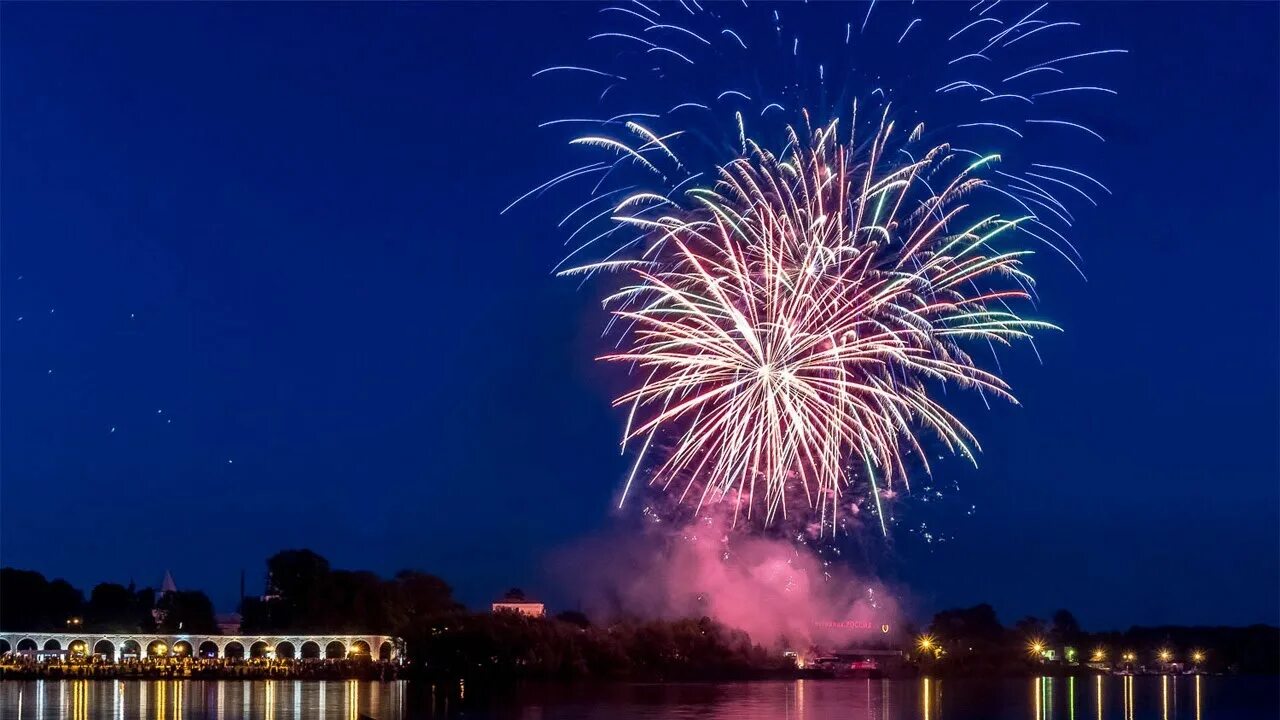 День города в великом. Салют великий устюг. День города великий новгород 2022. Великий новгород праздник. Великий новгород 1999 год.
