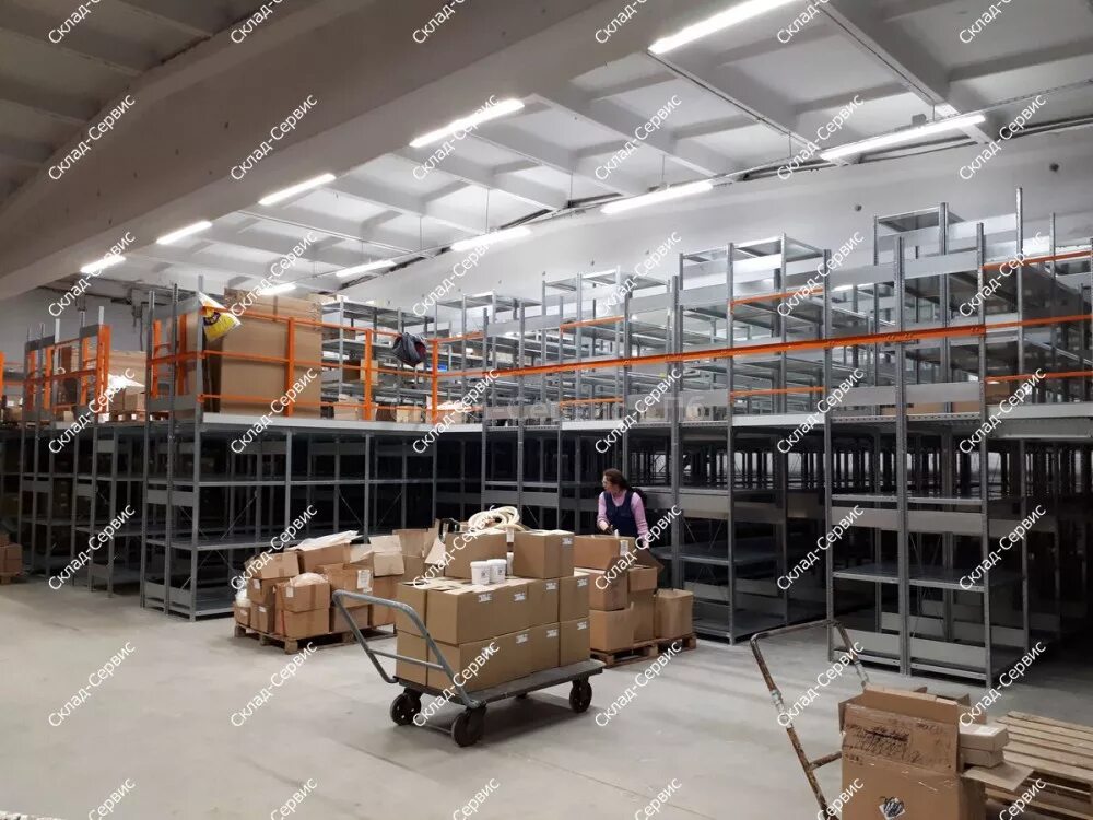 Tpv cis склад спб. Мезонин среднегрузовые стеллажи. Поставка строительных материалов. Курсы склад спб. Мезонинные стеллажи для склада.