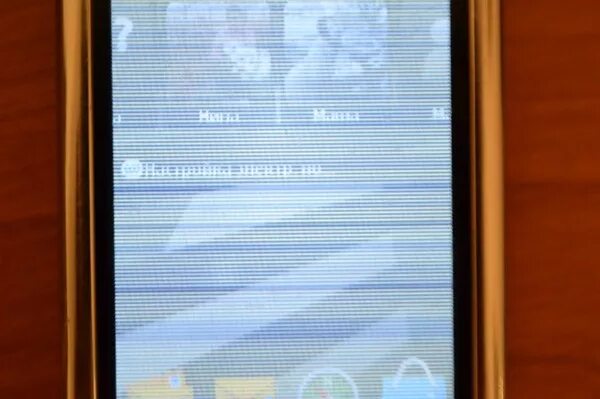 Почему экран телефона полосами. Горизонтальные полоски на экране. Горизонтальные полосы на экране телефона. Полосы на дисплее смартфона. Вертикальные полосы на экране смартфона.