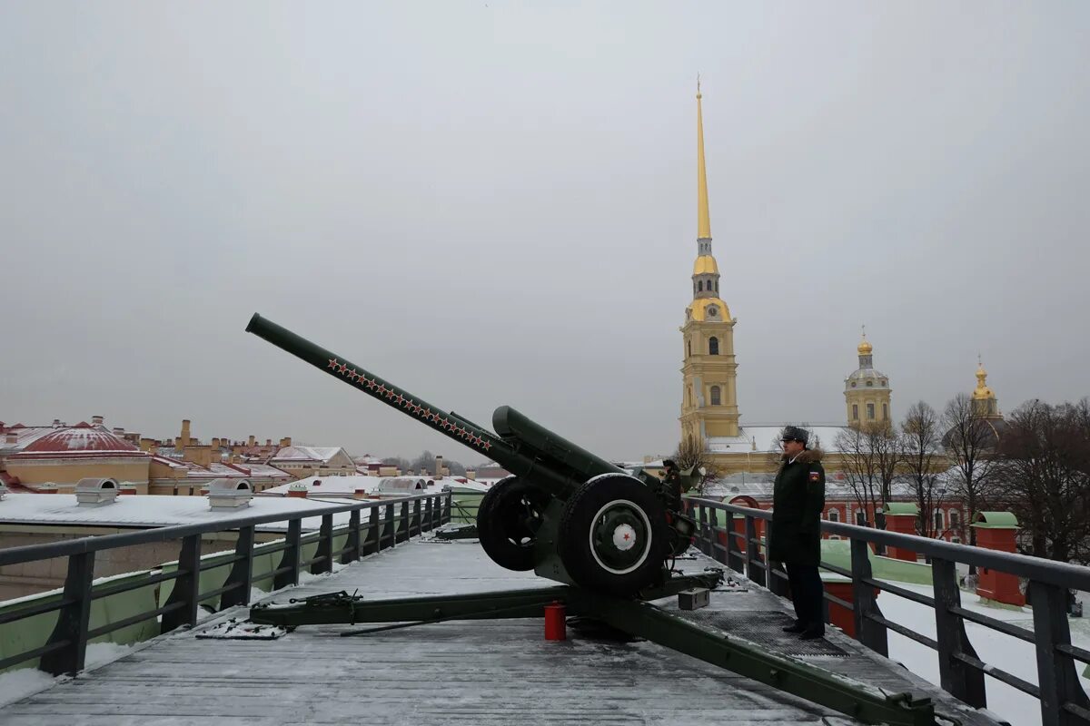 Во сколько стреляют в петропавловской. Пушки с Нарышкина бастиона Петропавловской крепости.
