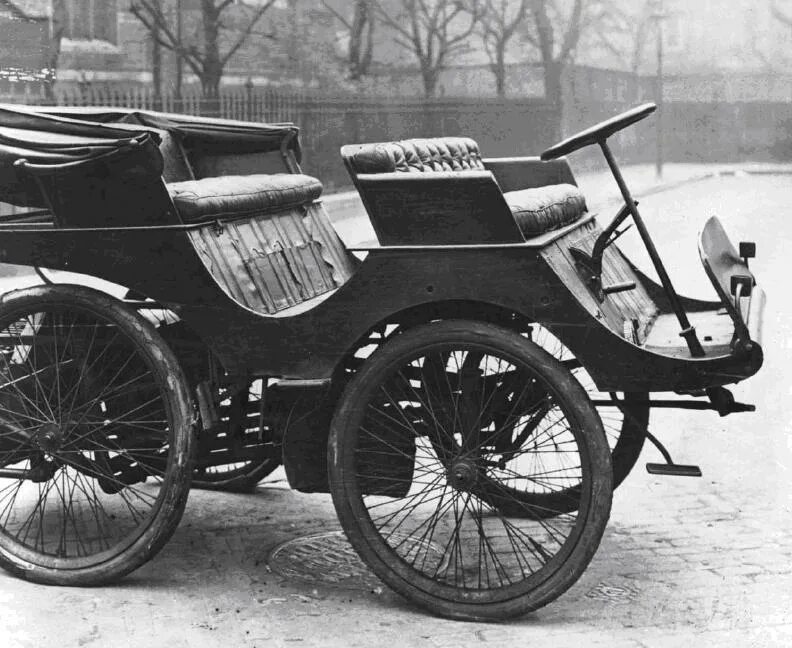 Акции первого автомобиля. Ланчестер 1896. Фредерик Уильям Ланчестер автомобиль. Первый Lanchester 1895-1896. Автомобиль Ланчестера 1895.