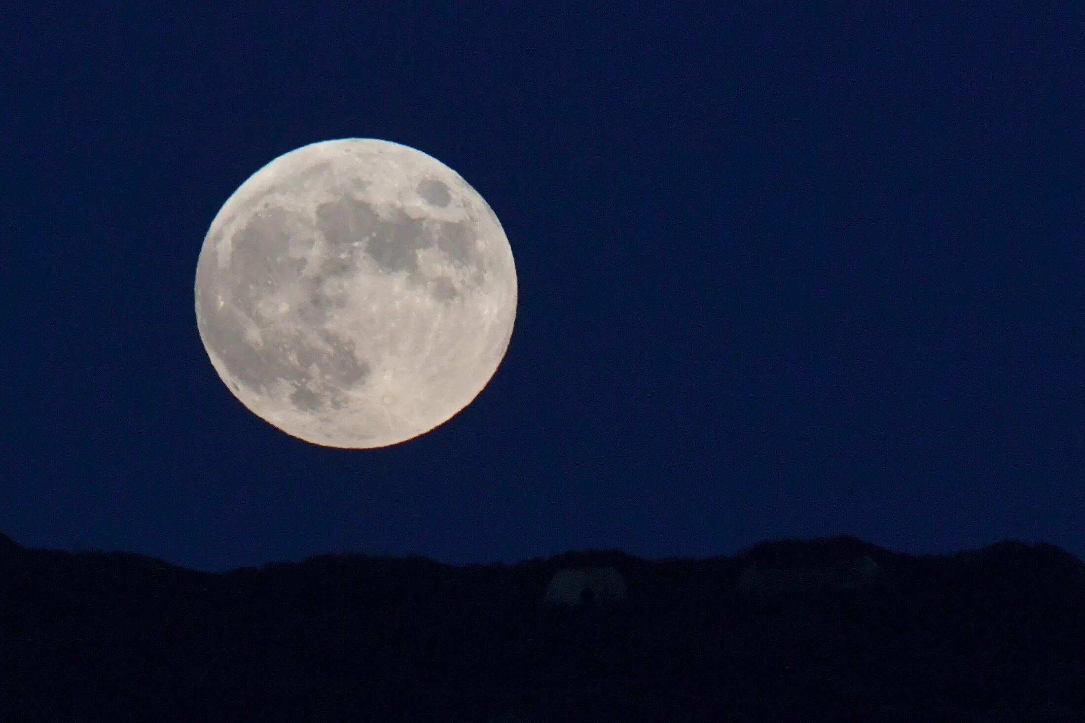 Где можно будет увидеть затмение 8 апреля. Лунное затмение. Багровая Луна. Кровавая Луна затмение. Луна во Владивостоке.