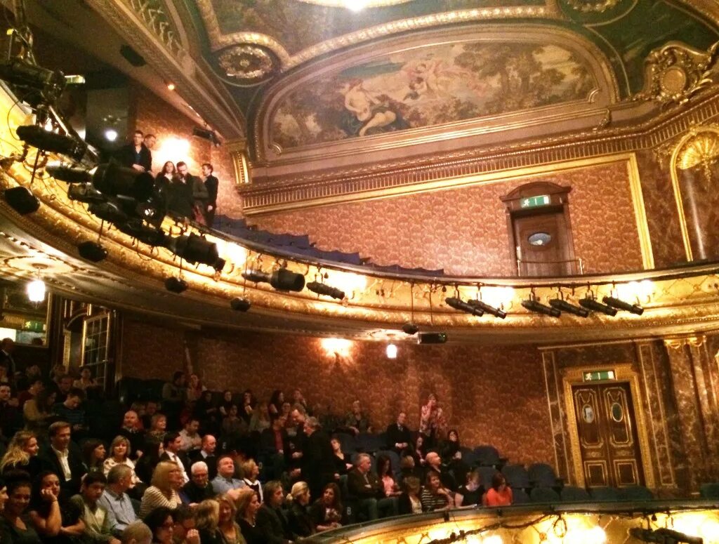 Театр Хеймаркет. Royal Haymarket театр. Хеймаркет итальянский театр. Theatre Royal Haymarket inside.