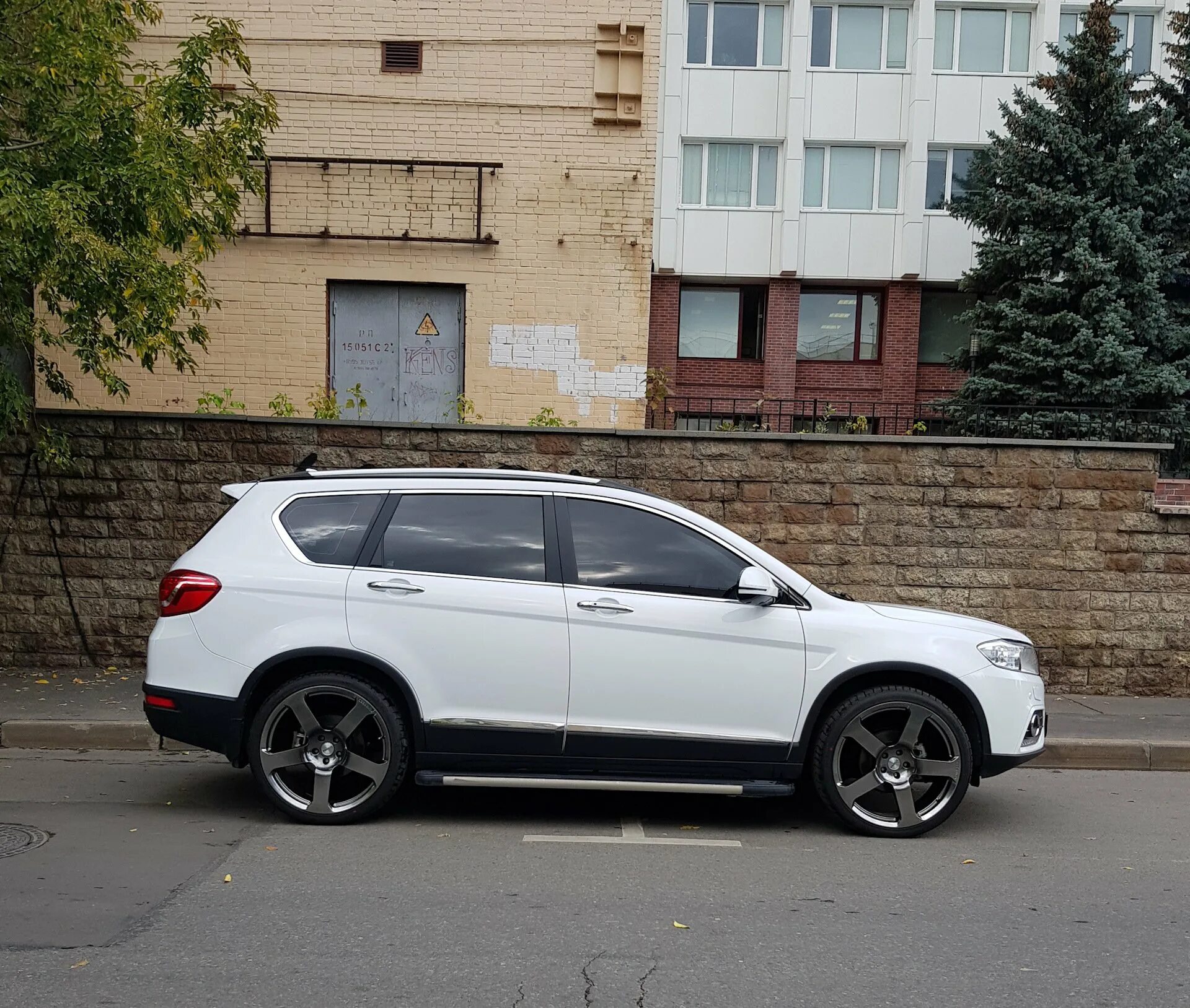 Ф7х тюнинг. Haval h6 r20. Haval h6 диски r20. Haval h6 на 20 дисках. Колеса Haval h6.