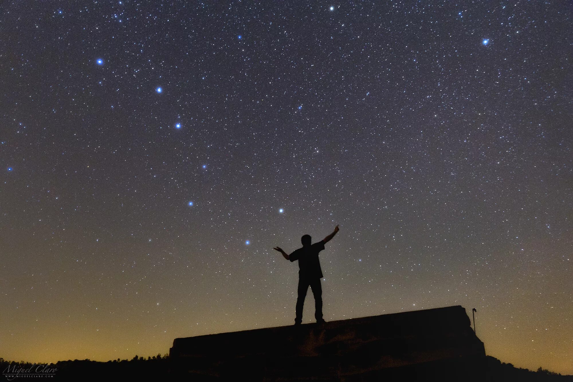 The North Star and Polaris. Полярная звезда на ночном небе. Полярная звезда самая яркая на ночном небе. Полярная звезда фото. Включи северную звезду