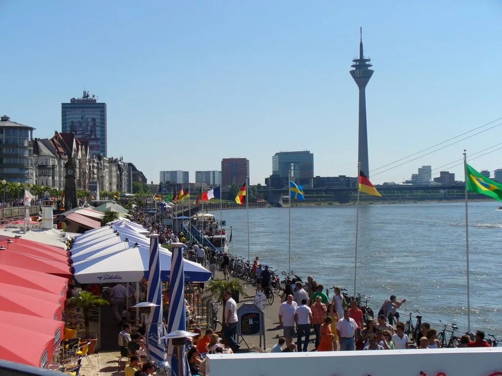 застройка прибрежной части дюссельдорфа. дюссельдорф население. дюссельдорф презентация. дюссельдорф германия население. дюссельдорф население.