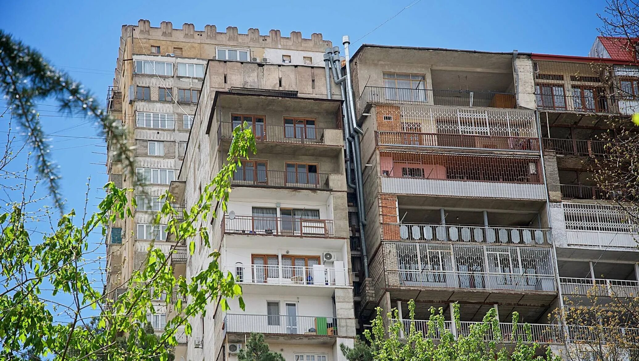 Старинные здания тбилиси. Тбилиси исторические здания. Грузия тбилиси архитектура. Тбилиси улица георгия цабадзе 2 грузинский дом. Грузия разруха.