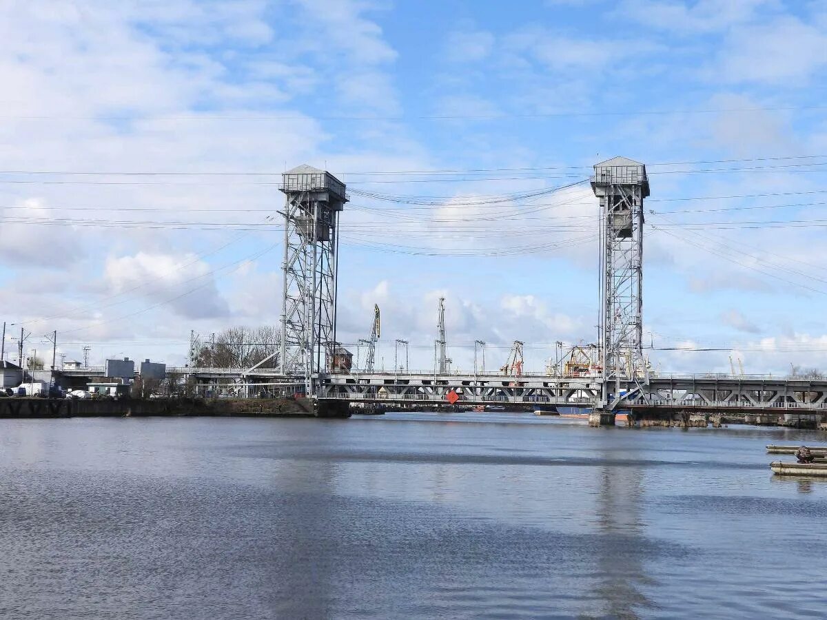Берлинский мост в калининграде. Калининград разводной мост железнодорожный. Юбилейный мост калининград. Самые высокие мосты калининграде. Разводной мост в калининграде.
