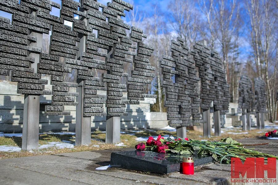 Хатынь когда произошла трагедия. Мемориальный комплекс Хатынь Минск. Беларусь Хатынь мемориал. Мемориал памяти Хатынь. Трагедия белорусской Хатыни.