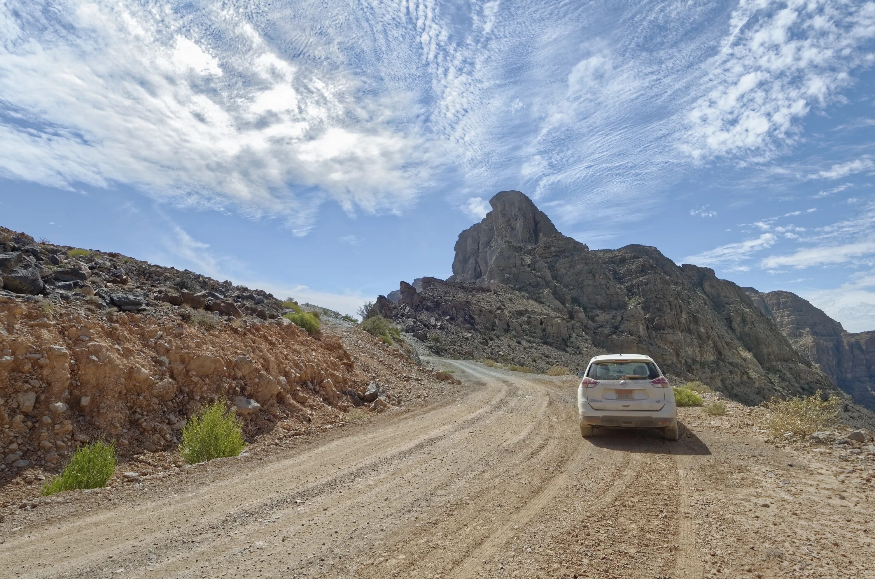 Дороги в Омане. Oman Mountains. Car on the Mountain. Region ad
