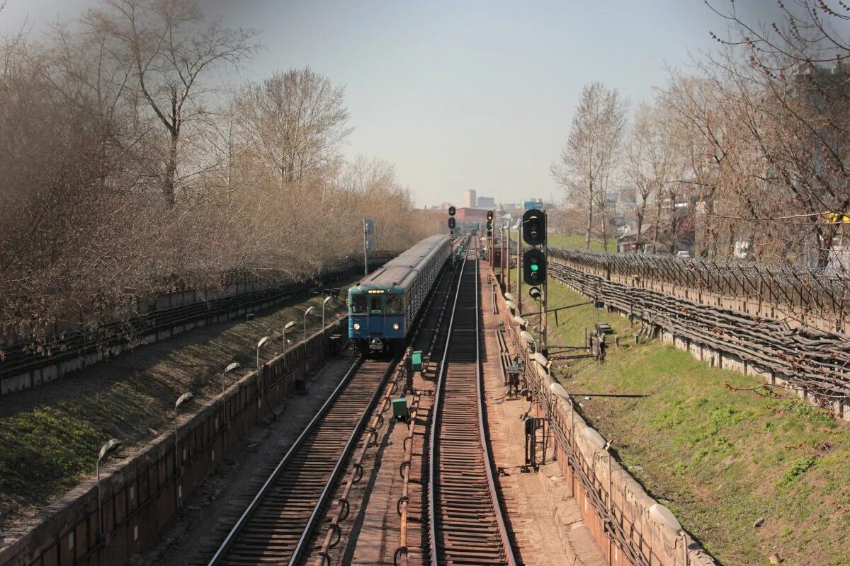 уходящие поезда сегодня. поезд ушел. уходящий в ночь. уезжающий поезд. успеть в последний вагон уходящего поезда.