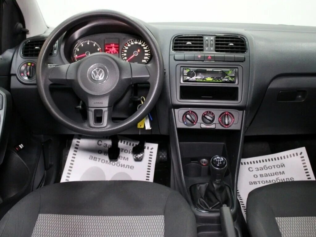 Автомат поло сколько. Volkswagen Polo 2011 автомат. Салон Фольксваген поло седан 2011 автомат. Фольксваген поло 2010 салон. Volkswagen Polo 1.6 АКПП.