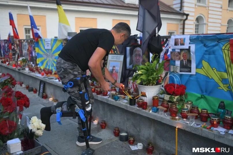 Мировой рекорд по планке. Кинотеатр на улице. 28 августа новости москва. Успение пресвятой богородицы храм христа спасителя. Мировой рекорд по стоянию в планке.