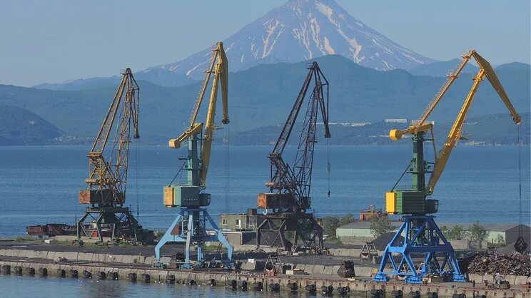 Морской порт батуми. Крупный морской порт северного кавказа. Порт кавказ керчь. Морской торговый порт мурманск. Морской порт тамань.