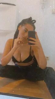 Naomi Berlin Nude OnlyFans Leaks.