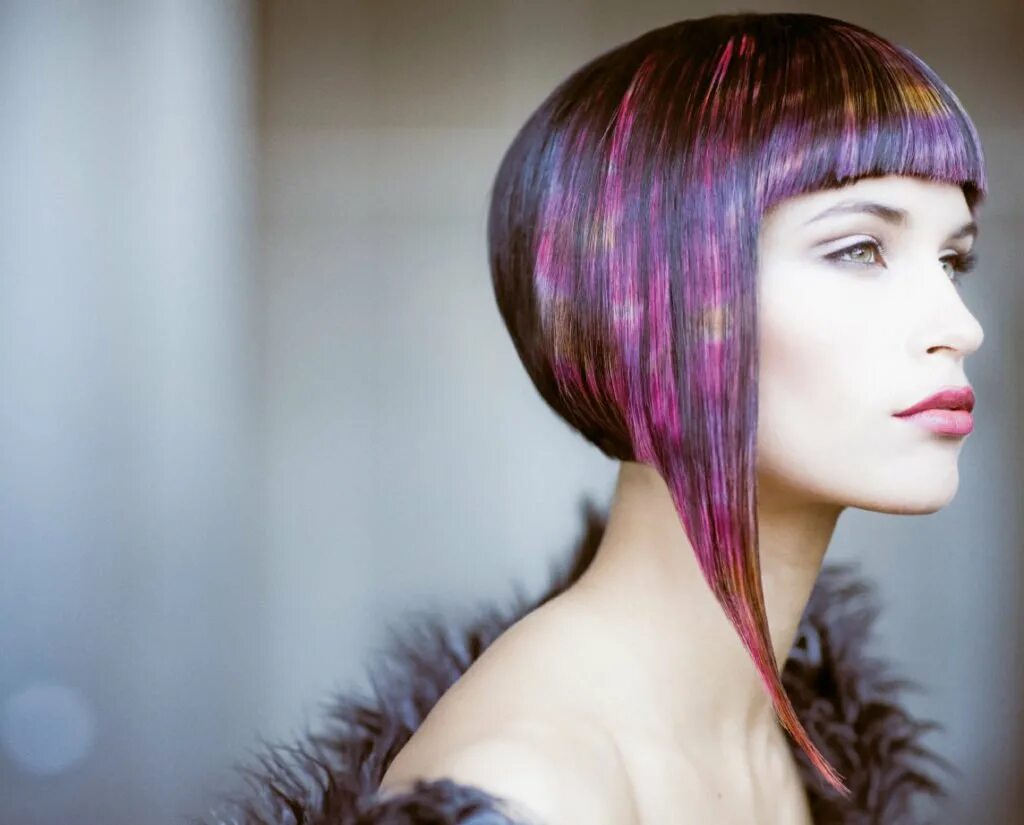 Яркие женские прически. Креативное окрашивание 2023. Креативная стрижка и прическа. Креативная покраска волос. Креативное окрашивание на средние волосы темные.