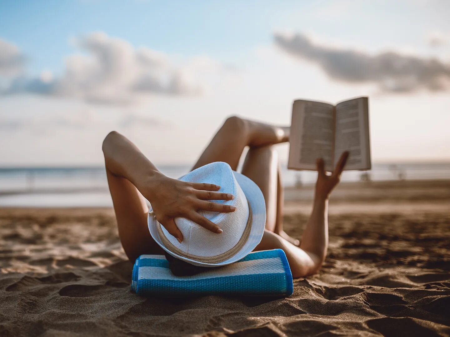 7 беззаботная жизнь. Отпуск мечты. Лето море отпуск. Отпуск с книгой. Идеальный отпуск.