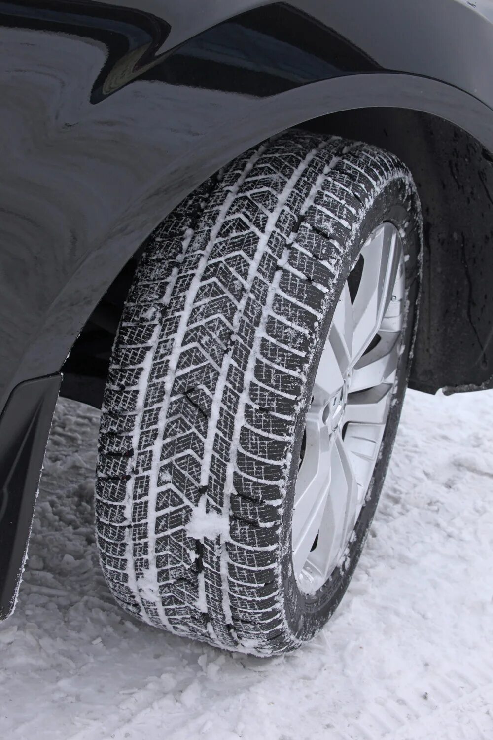 Зимние 325 пр. Зимние колёса Пирелли Скорпион. Pirelli Scorpion Winter 275/40 r22. Pirelli шины Scorpion зимние. 315 35 R22 зимние шины шипы.