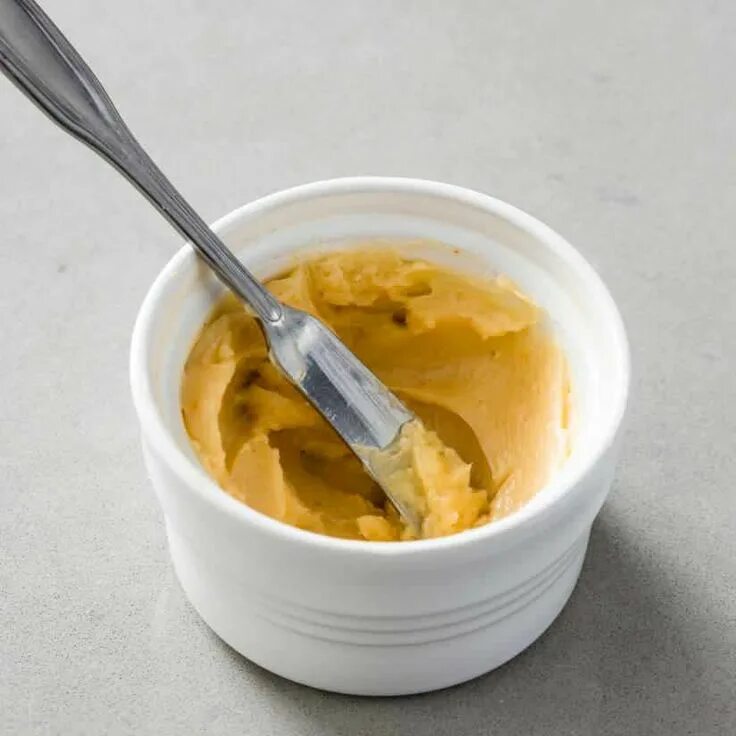 Сливочное масло в кастрюле. Тыква butter. Кусок сливочного масла. Растапливание масла. Из тыквы для специй.