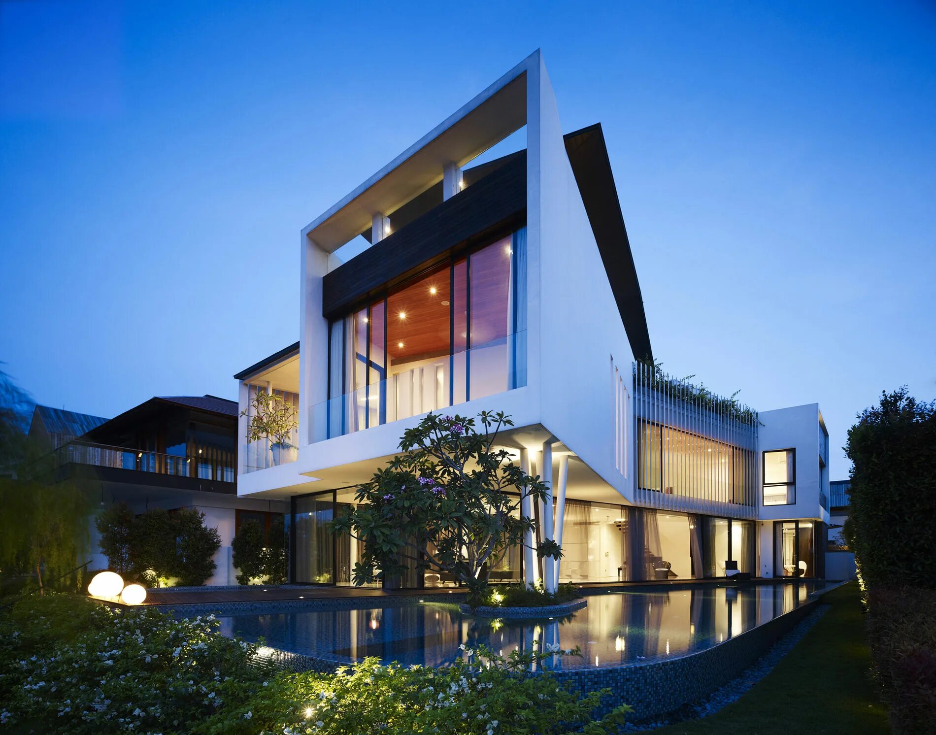 Фото крутых домов. Вилла Мистраль Сингапур. Вилла Мистраль Архитектор. Красивые коттеджи. Современный особняк.