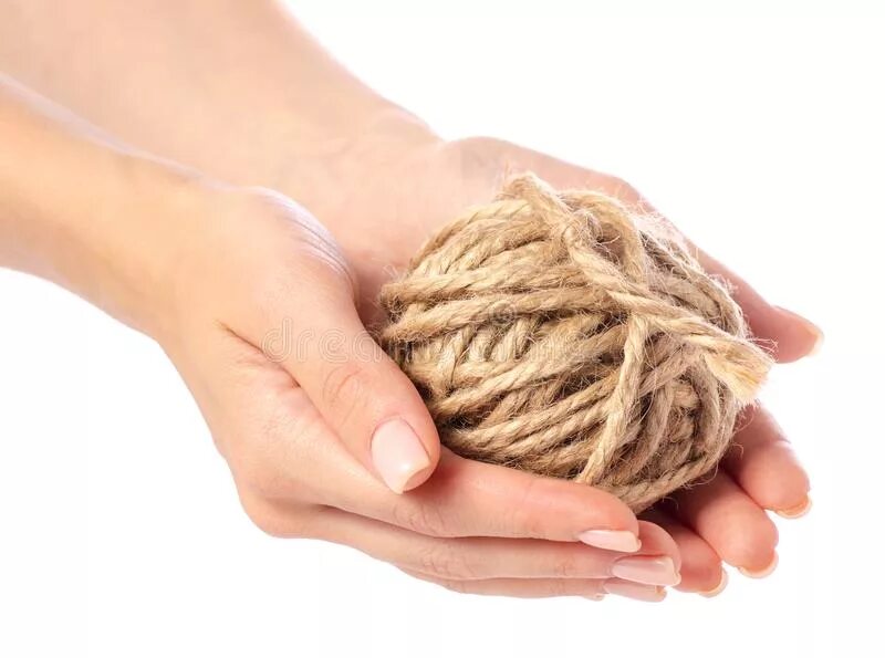 Клубок ниток. Клубок в руке. Моток ниток в руках. Клубочки в руках. Зелёные шерстяные нитки.