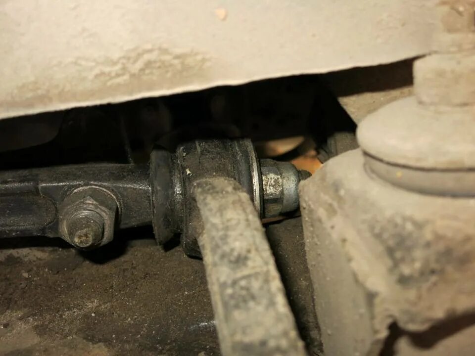 Сайлентблоки нижних рычагов нива шевроле. Как поменять сайлентблоки на ниве. Замена сайлентблоков нива 21213. Нива. Сайленты рычагов нива шевроле.