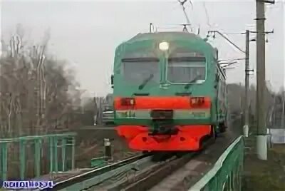 станция шатура. фото из поезда. эр2т электропоезд авария. станция овражки. пригородный поезд.