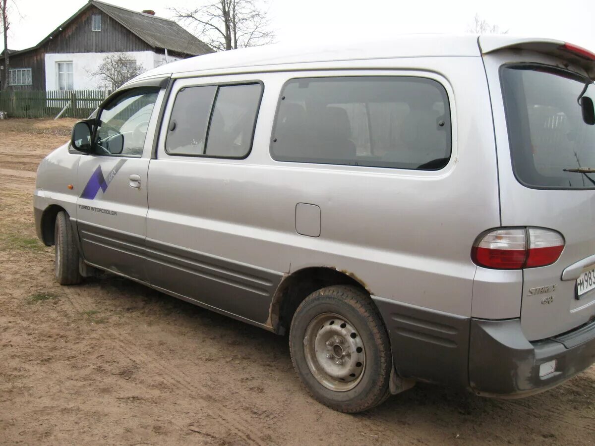 Купить минивэн бу в россии. Hyundai h1 2006. Hyundai микроавтобус 2006. Хендай н-1 2006. Хендай минивэн 7 мест 2006.