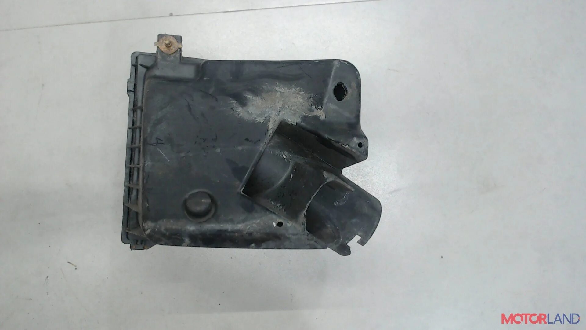 Покупатель с корзинкой в магазине. Женщина с корзиной в магазине. 5013465. 5013465. 5013465.