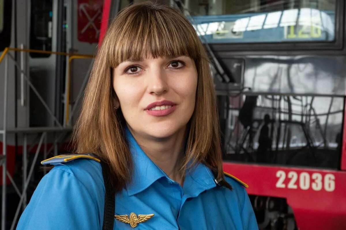 Девушки машинисты метрополитена москвы. Машинист электропоезда-дорофеева софья. Московский метрополитен женщины. Московский метрополитен женщины. Машинисты московского метрополитена 2021.