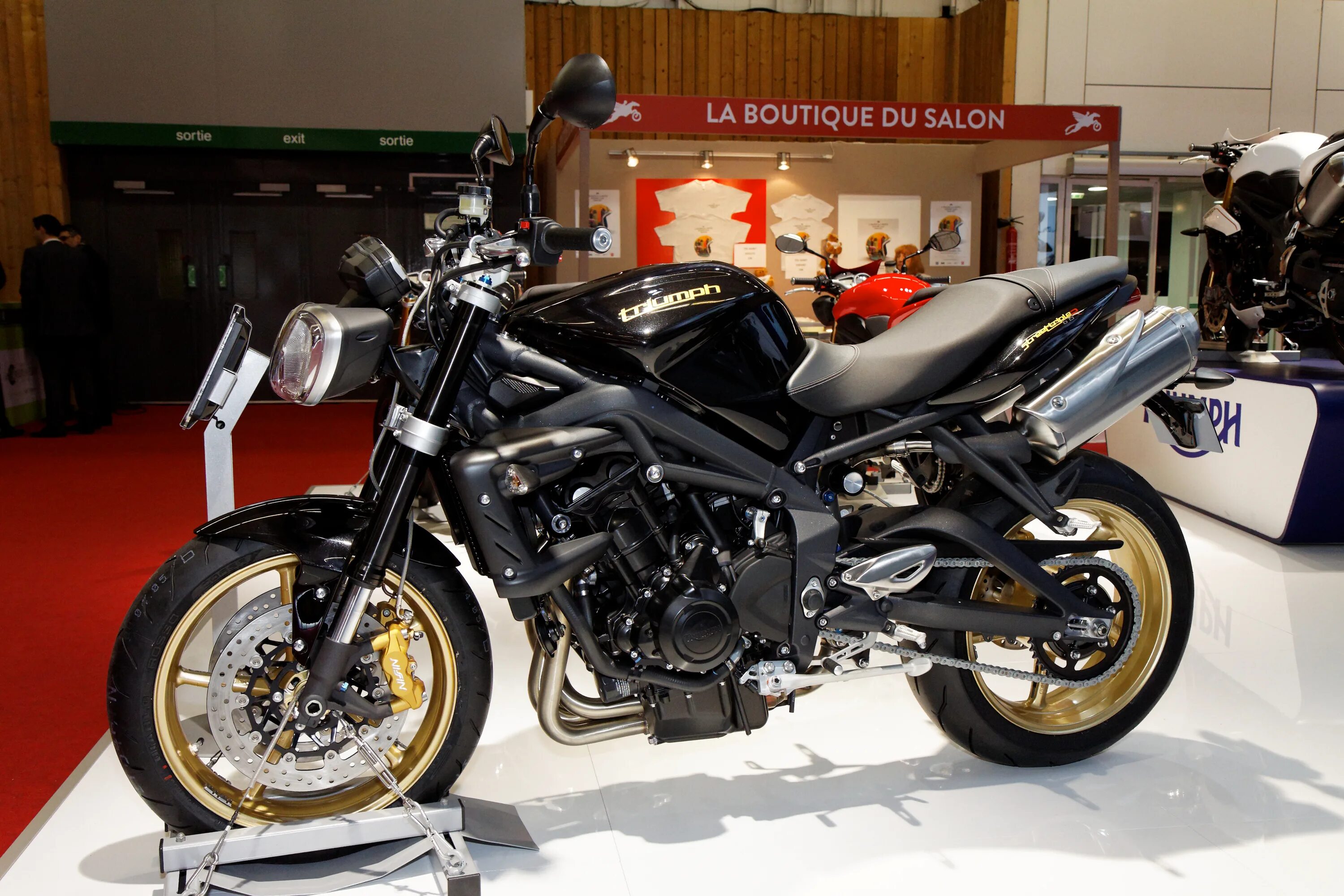 Триумф 2011. Triumph street triple 2011. triumph street triple r 2011. triumph triple r2012. мотоцикл specifications..