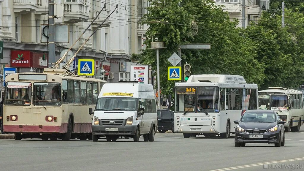 Общественный транспорт челябинска в реальном времени. Транспорт Челябинск. Городской транспорт Челябинска. Челябинский автобус. Городской автобус Челябинск.