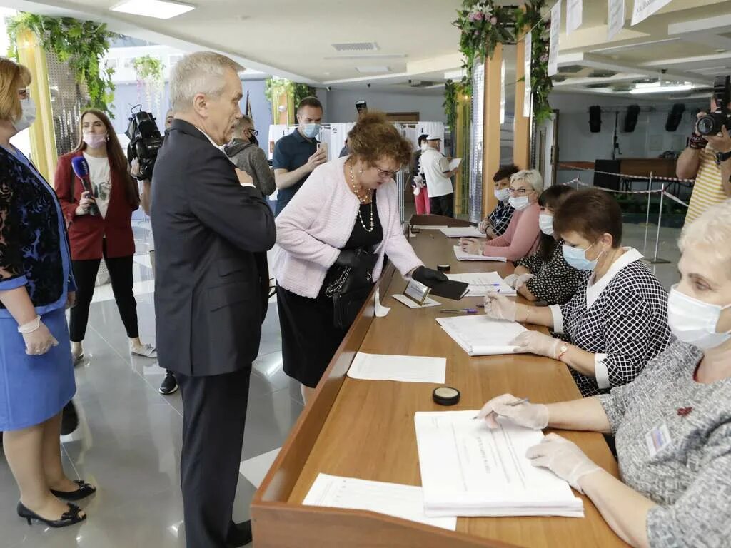 Правдивые новости белгород. Выборы губернатора Белгород. Депутаты Белгородской области фото. Дом Савченко в Дубовом Белгород. Проголосовал фото.