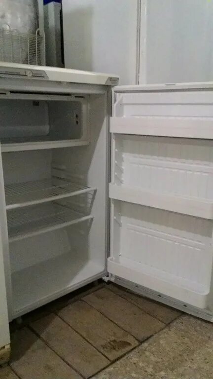 Холодильник смоленск регулировка температуры. Смоленск 414. Холодильник Смоленск 414 КШ-165/22. Холод смолненск414. Холодильник Смоленск 414 состояние.