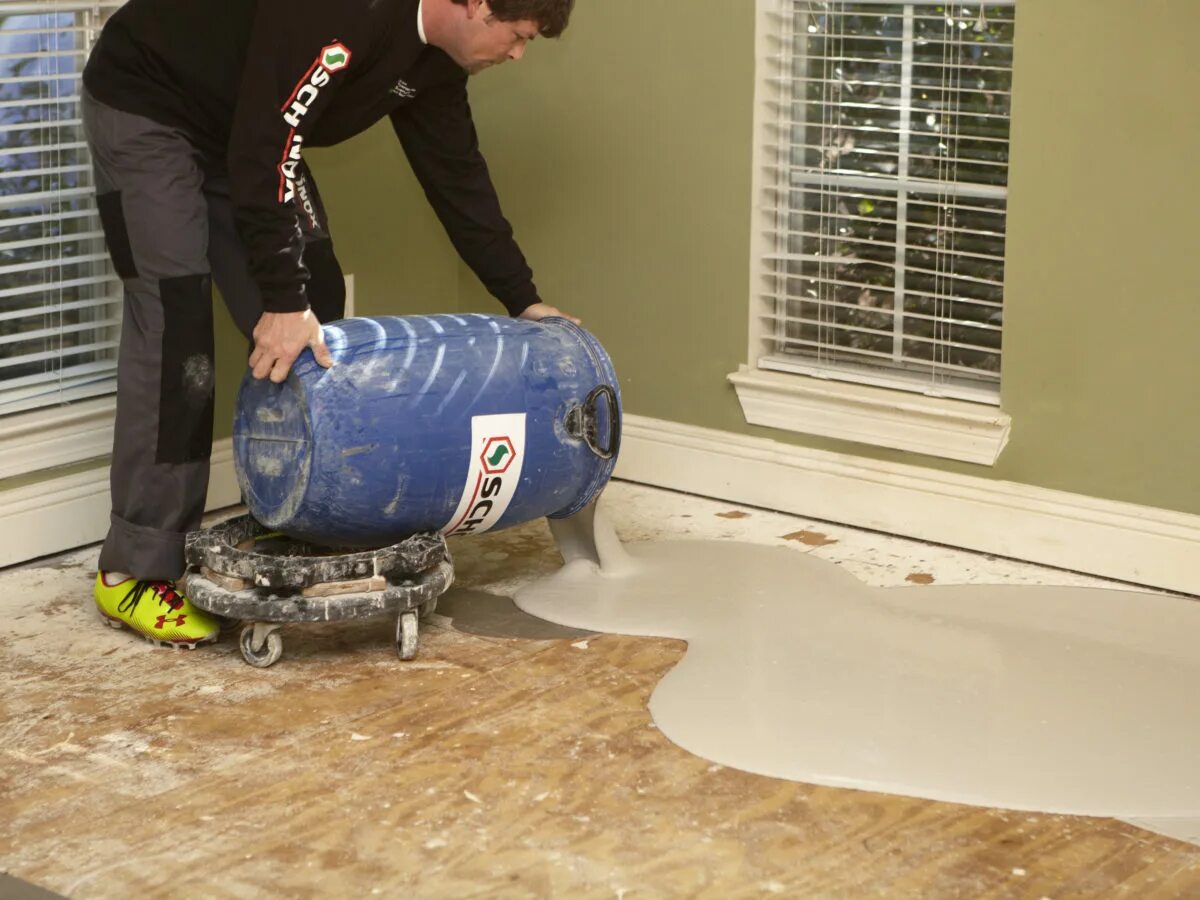 Выравнивание пола под ламинат. Наливной пол под линолеум. Стяжка из бетона в25. Залить полы линолеум. Стяжка под линолеум.