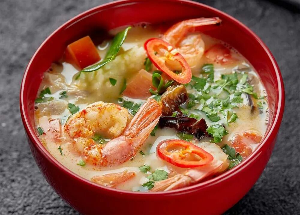 Рецепт вкусного супа с креветками. Тайский суп том ям с креветками. Tom Yum суп. Том ям в Тайланде.