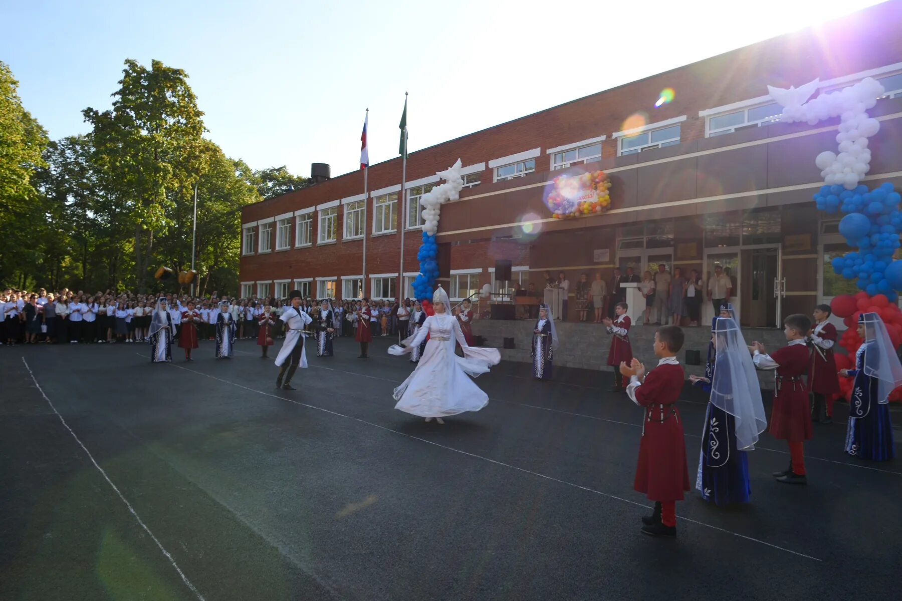 питание школьников адыгея. 27 школа новая адыгея краснодар. 28 школа новая адыгея. новая школа в поселке энем. школы республики адыгеи.